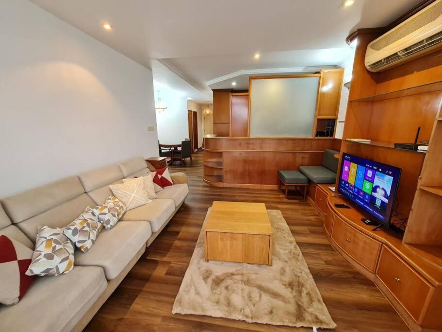 Lovely Waterfront Riverbank Suite With Pool A2 Kuching Exterior foto